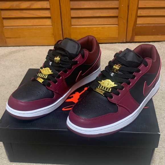 Nike Air Jordon 1 low dark beetroot